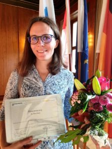 Absolventin Frau Fuchs mit dem Förderpreis 2019
